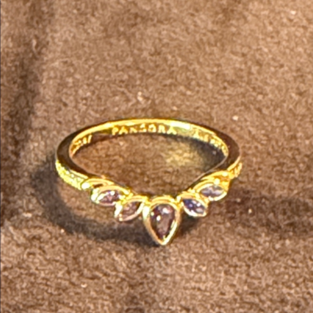 Disney Frozen Queen Anna Tiara Ring from Pandora
14k gold plating size 7 - Picture 4 of 13